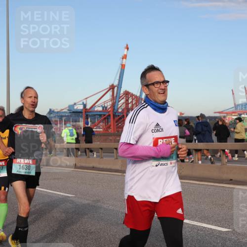 03.10.2024 - Köhlbrandbrückenlauf Matties Gatica Varas http://msf.ph/oto/7212269 03.10.2024 09:37:13 Position 2 1212, 1417, 1630 meine-sportfotos.de