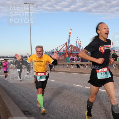 03.10.2024 - Köhlbrandbrückenlauf Matties Gatica Varas http://msf.ph/oto/7212306 03.10.2024 09:37:14 Position 2 1417, 1630 meine-sportfotos.de