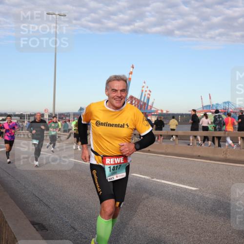 03.10.2024 - Köhlbrandbrückenlauf Matties Gatica Varas http://msf.ph/oto/7212321 03.10.2024 09:37:15 Position 2 1417 meine-sportfotos.de