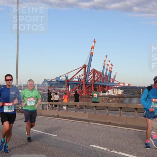 03.10.2024 - Köhlbrandbrückenlauf Matties Gatica Varas http://msf.ph/oto/7212374 03.10.2024 09:37:21 Position 2 321, 1413, 1214, 1243 meine-sportfotos.de