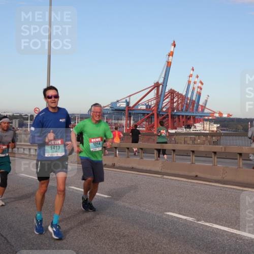 03.10.2024 - Köhlbrandbrückenlauf Matties Gatica Varas http://msf.ph/oto/7212386 03.10.2024 09:37:21 Position 2 1413, 1214, 1354 meine-sportfotos.de