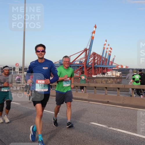 03.10.2024 - Köhlbrandbrückenlauf Matties Gatica Varas http://msf.ph/oto/7212406 03.10.2024 09:37:22 Position 2 500, 1321, 1413, 1214 meine-sportfotos.de