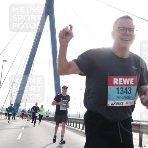 03.10.2024 - Köhlbrandbrückenlauf Jannik Wohlers http://msf.ph/oto/7212416 03.10.2024 09:21:10 Position 1 1153, 1343 meine-sportfotos.de