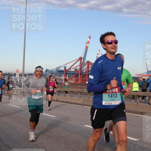 03.10.2024 - Köhlbrandbrückenlauf Matties Gatica Varas http://msf.ph/oto/7212445 03.10.2024 09:37:23 Position 2 1323, 1354, 321, 1413 meine-sportfotos.de