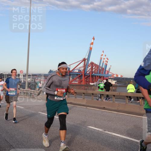 03.10.2024 - Köhlbrandbrückenlauf Matties Gatica Varas http://msf.ph/oto/7212453 03.10.2024 09:37:23 Position 2 2754, 1354, 1413 meine-sportfotos.de