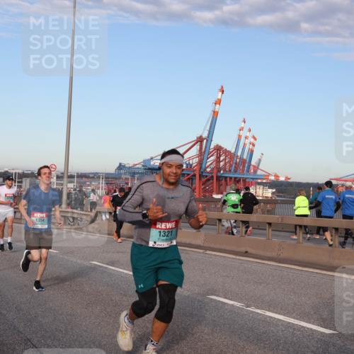 03.10.2024 - Köhlbrandbrückenlauf Matties Gatica Varas http://msf.ph/oto/7212464 03.10.2024 09:37:23 Position 2 2754, 1354, 1321 meine-sportfotos.de