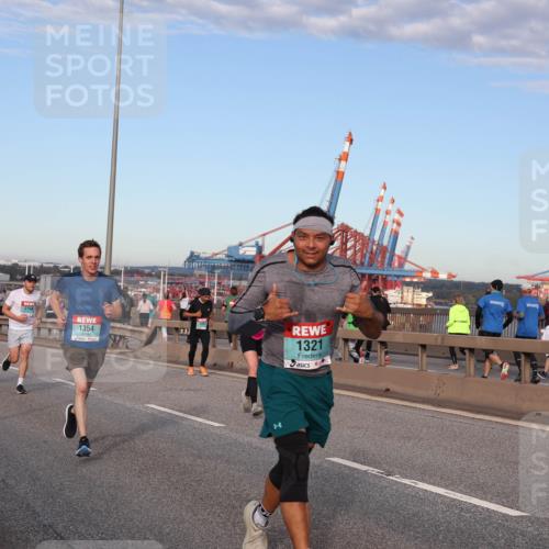 03.10.2024 - Köhlbrandbrückenlauf Matties Gatica Varas http://msf.ph/oto/7212470 03.10.2024 09:37:24 Position 2 2754, 1354, 1321 meine-sportfotos.de