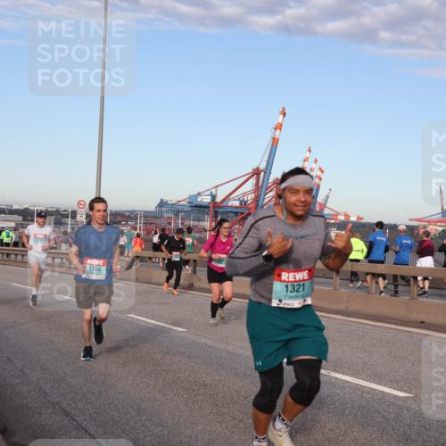 03.10.2024 - Köhlbrandbrückenlauf Matties Gatica Varas http://msf.ph/oto/7212475 03.10.2024 09:37:24 Position 2 2754, 1354, 1321 meine-sportfotos.de