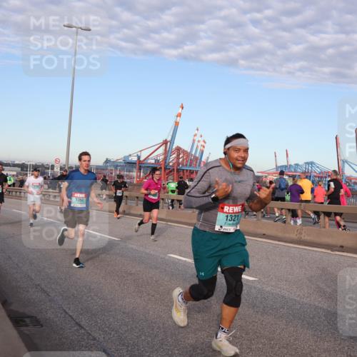 03.10.2024 - Köhlbrandbrückenlauf Matties Gatica Varas http://msf.ph/oto/7212486 03.10.2024 09:37:24 Position 2 1354, 1321 meine-sportfotos.de