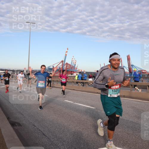 03.10.2024 - Köhlbrandbrückenlauf Matties Gatica Varas http://msf.ph/oto/7212496 03.10.2024 09:37:24 Position 2 1354, 1242, 1321 meine-sportfotos.de