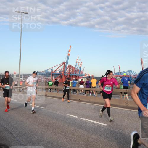 03.10.2024 - Köhlbrandbrückenlauf Matties Gatica Varas http://msf.ph/oto/7212526 03.10.2024 09:37:26 Position 2 2754, 1242, 1323, 1354 meine-sportfotos.de