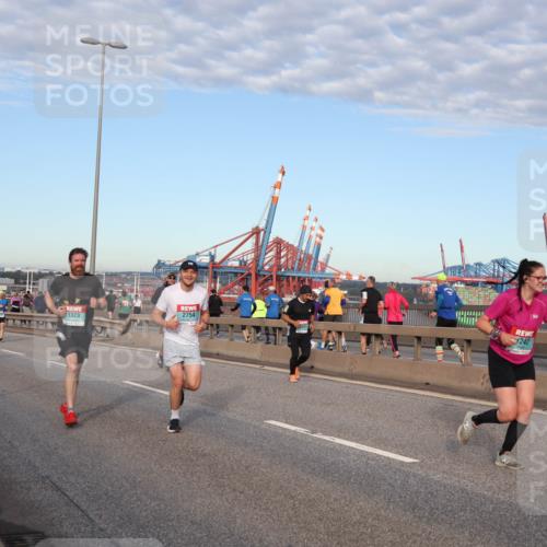 03.10.2024 - Köhlbrandbrückenlauf Matties Gatica Varas http://msf.ph/oto/7212534 03.10.2024 09:37:26 Position 2 1323, 2754, 242 meine-sportfotos.de