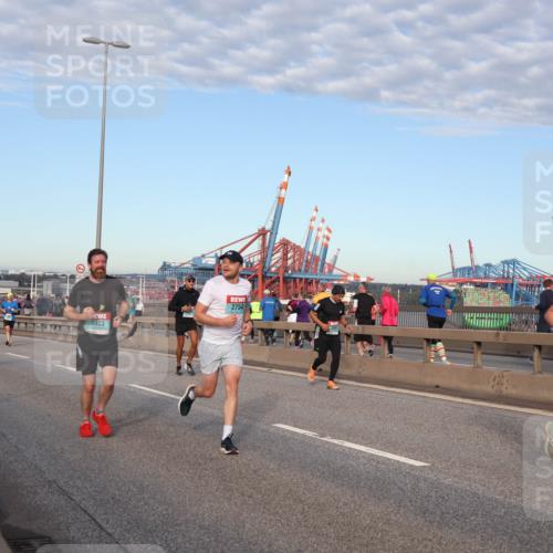 03.10.2024 - Köhlbrandbrückenlauf Matties Gatica Varas http://msf.ph/oto/7212545 03.10.2024 09:37:27 Position 2 1, 1323, 2754, 1242 meine-sportfotos.de