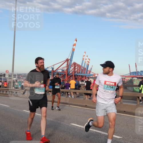 03.10.2024 - Köhlbrandbrückenlauf Matties Gatica Varas http://msf.ph/oto/7212555 03.10.2024 09:37:27 Position 2 1323, 2754 meine-sportfotos.de