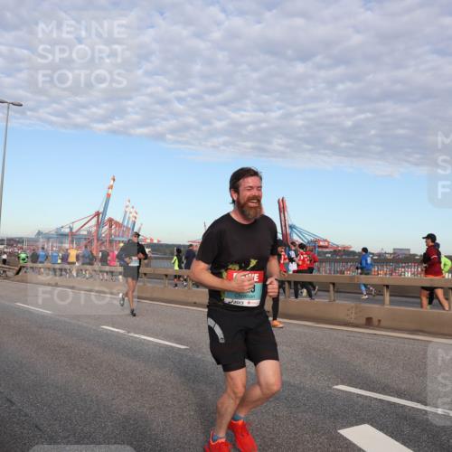 03.10.2024 - Köhlbrandbrückenlauf Matties Gatica Varas http://msf.ph/oto/7212635 03.10.2024 09:37:29 Position 2 1261 meine-sportfotos.de