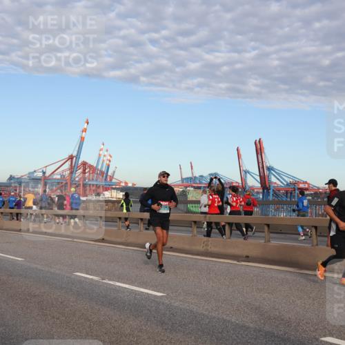 03.10.2024 - Köhlbrandbrückenlauf Matties Gatica Varas http://msf.ph/oto/7212660 03.10.2024 09:37:29 Position 2  meine-sportfotos.de