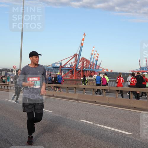 03.10.2024 - Köhlbrandbrückenlauf Matties Gatica Varas http://msf.ph/oto/7212715 03.10.2024 09:37:31 Position 2 361 meine-sportfotos.de