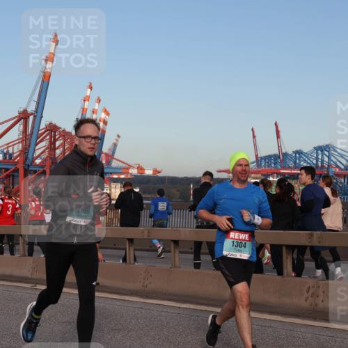 03.10.2024 - Köhlbrandbrückenlauf Matties Gatica Varas http://msf.ph/oto/7212844 03.10.2024 09:37:34 Position 2 93, 3, 1090, 1304 meine-sportfotos.de