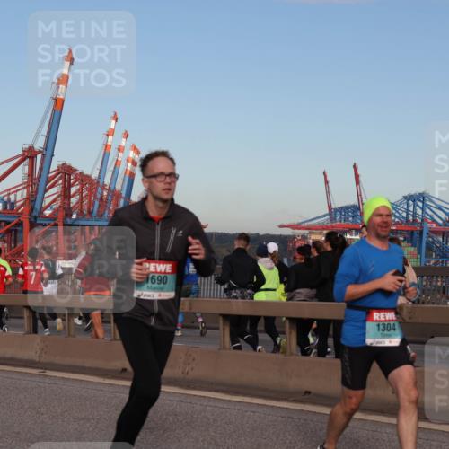 03.10.2024 - Köhlbrandbrückenlauf Matties Gatica Varas http://msf.ph/oto/7212858 03.10.2024 09:37:34 Position 2 3, 3, 7, 1690, 1304 meine-sportfotos.de