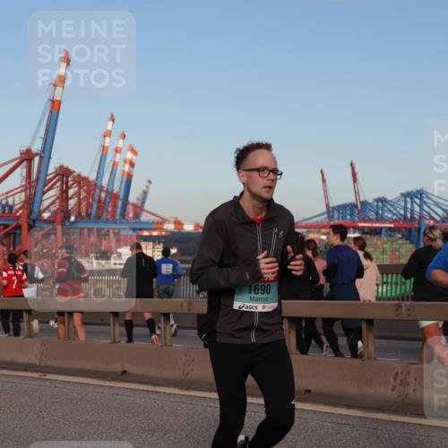 03.10.2024 - Köhlbrandbrückenlauf Matties Gatica Varas http://msf.ph/oto/7212873 03.10.2024 09:37:34 Position 2 3, 37, 1690, 1304 meine-sportfotos.de