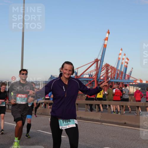 03.10.2024 - Köhlbrandbrückenlauf Matties Gatica Varas http://msf.ph/oto/7213042 03.10.2024 09:37:43 Position 2 344, 1314, 1166 meine-sportfotos.de