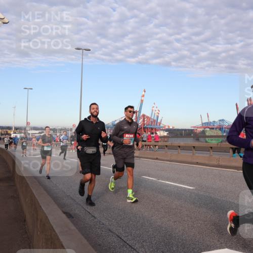 03.10.2024 - Köhlbrandbrückenlauf Matties Gatica Varas http://msf.ph/oto/7213068 03.10.2024 09:37:44 Position 2 14, 1166 meine-sportfotos.de