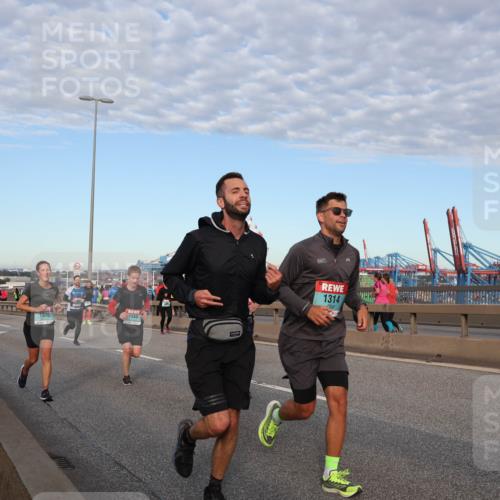 03.10.2024 - Köhlbrandbrückenlauf Matties Gatica Varas http://msf.ph/oto/7213077 03.10.2024 09:37:45 Position 2 1344, 1370, 1314, 2024 meine-sportfotos.de