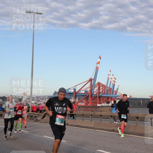 03.10.2024 - Köhlbrandbrückenlauf Matties Gatica Varas http://msf.ph/oto/7213181 03.10.2024 09:37:51 Position 2 2612, 1774, 1262, 207, 1487 meine-sportfotos.de