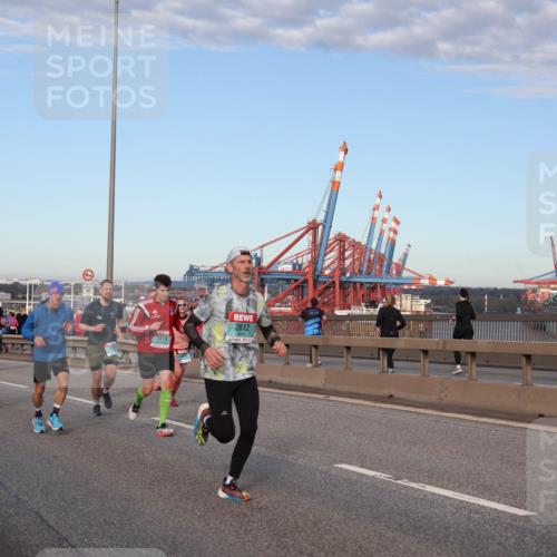 03.10.2024 - Köhlbrandbrückenlauf Matties Gatica Varas http://msf.ph/oto/7213216 03.10.2024 09:37:52 Position 2 1774, 2612, 2024 meine-sportfotos.de