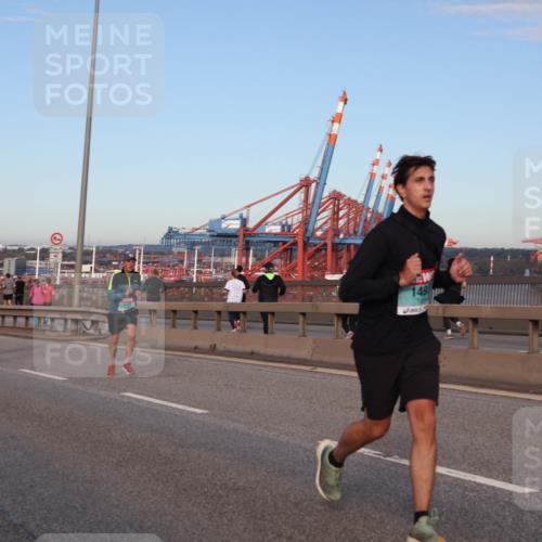 03.10.2024 - Köhlbrandbrückenlauf Matties Gatica Varas http://msf.ph/oto/7213311 03.10.2024 09:37:57 Position 2 149, 1433 meine-sportfotos.de