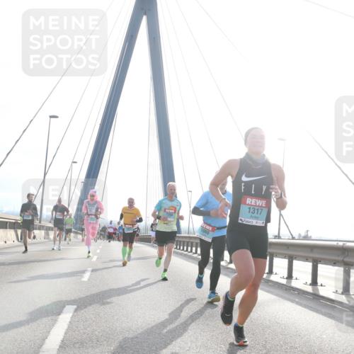 03.10.2024 - Köhlbrandbrückenlauf Jannik Wohlers http://msf.ph/oto/7213313 03.10.2024 09:21:38 Position 1 1268, 1060, 1317 meine-sportfotos.de