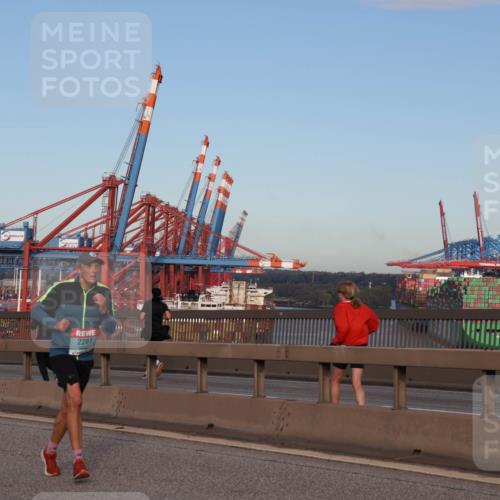 03.10.2024 - Köhlbrandbrückenlauf Matties Gatica Varas http://msf.ph/oto/7213339 03.10.2024 09:37:59 Position 2 2261 meine-sportfotos.de