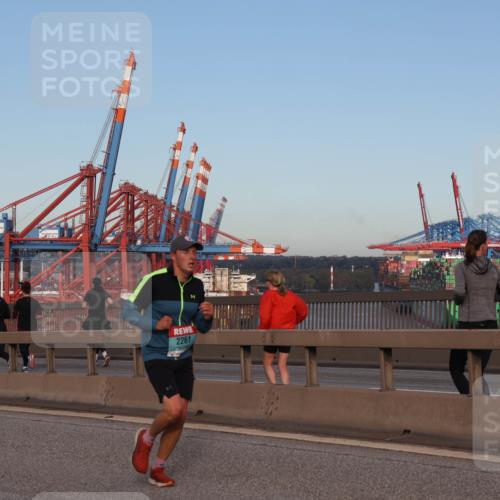 03.10.2024 - Köhlbrandbrückenlauf Matties Gatica Varas http://msf.ph/oto/7213362 03.10.2024 09:37:59 Position 2 2261 meine-sportfotos.de
