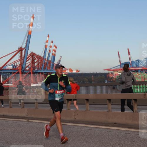 03.10.2024 - Köhlbrandbrückenlauf Matties Gatica Varas http://msf.ph/oto/7213368 03.10.2024 09:38:00 Position 2 2261 meine-sportfotos.de