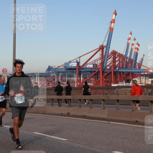 03.10.2024 - Köhlbrandbrückenlauf Matties Gatica Varas http://msf.ph/oto/7213392 03.10.2024 09:38:00 Position 2 1273, 1102 meine-sportfotos.de