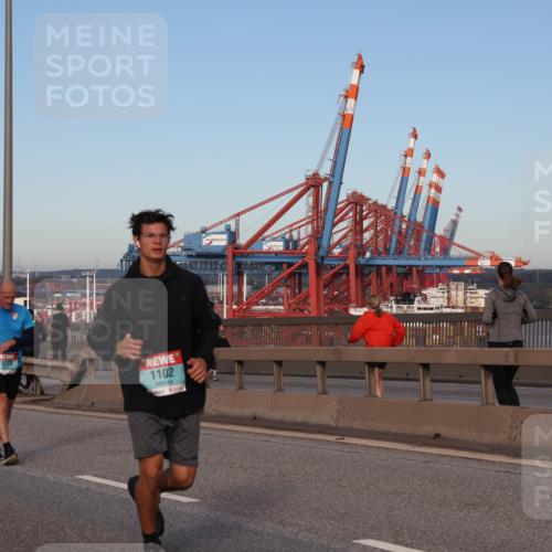 03.10.2024 - Köhlbrandbrückenlauf Matties Gatica Varas http://msf.ph/oto/7213437 03.10.2024 09:38:01 Position 2 1500, 1273, 1102 meine-sportfotos.de