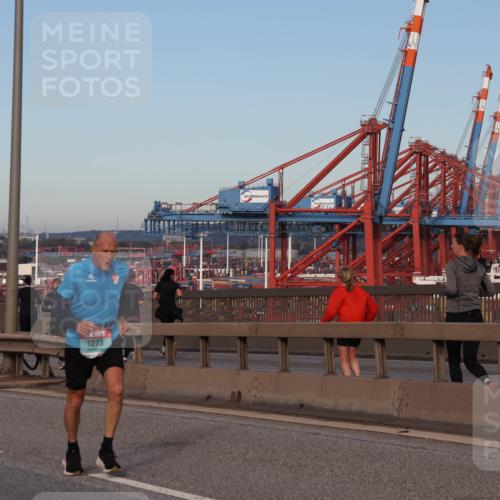03.10.2024 - Köhlbrandbrückenlauf Matties Gatica Varas http://msf.ph/oto/7213458 03.10.2024 09:38:02 Position 2 1500, 1, 1273 meine-sportfotos.de