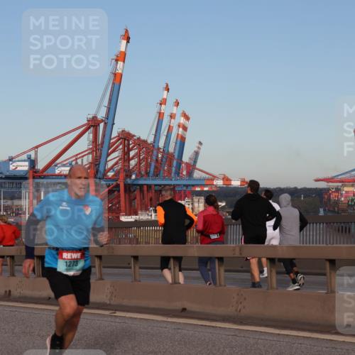 03.10.2024 - Köhlbrandbrückenlauf Matties Gatica Varas http://msf.ph/oto/7213526 03.10.2024 09:38:04 Position 2 1273 meine-sportfotos.de