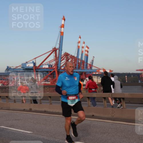 03.10.2024 - Köhlbrandbrückenlauf Matties Gatica Varas http://msf.ph/oto/7213544 03.10.2024 09:38:05 Position 2 1273 meine-sportfotos.de
