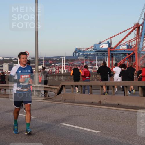 03.10.2024 - Köhlbrandbrückenlauf Matties Gatica Varas http://msf.ph/oto/7213687 03.10.2024 09:38:09 Position 2 111, 687 meine-sportfotos.de