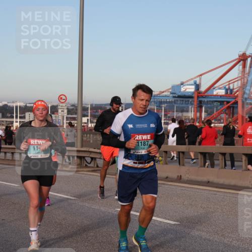 03.10.2024 - Köhlbrandbrückenlauf Matties Gatica Varas http://msf.ph/oto/7213722 03.10.2024 09:38:10 Position 2 500, 1637, 11, 1187 meine-sportfotos.de