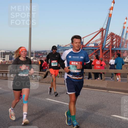 03.10.2024 - Köhlbrandbrückenlauf Matties Gatica Varas http://msf.ph/oto/7213728 03.10.2024 09:38:11 Position 2 1264, 163, 1112, 118 meine-sportfotos.de