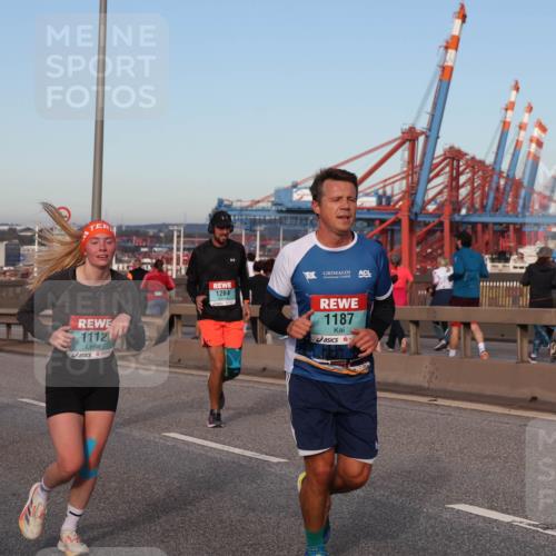 03.10.2024 - Köhlbrandbrückenlauf Matties Gatica Varas http://msf.ph/oto/7213733 03.10.2024 09:38:11 Position 2 1637, 1112, 1264, 1187 meine-sportfotos.de