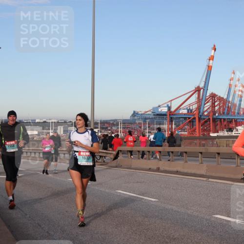 03.10.2024 - Köhlbrandbrückenlauf Matties Gatica Varas http://msf.ph/oto/7213838 03.10.2024 09:38:14 Position 2 1350, 1637, 1518 meine-sportfotos.de