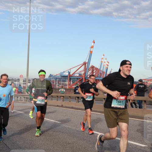 03.10.2024 - Köhlbrandbrückenlauf Matties Gatica Varas http://msf.ph/oto/7214013 03.10.2024 09:38:20 Position 2 500, 2186, 1107, 1661, 1340, 598 meine-sportfotos.de