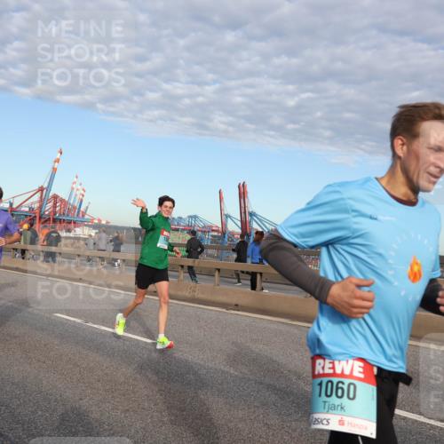 03.10.2024 - Köhlbrandbrückenlauf Matties Gatica Varas http://msf.ph/oto/7214047 03.10.2024 09:38:23 Position 2 1107, 1216, 1060 meine-sportfotos.de