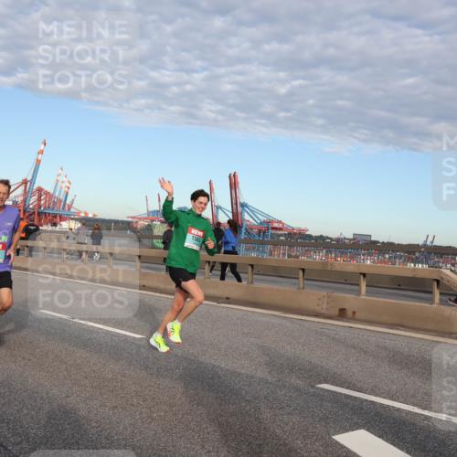 03.10.2024 - Köhlbrandbrückenlauf Matties Gatica Varas http://msf.ph/oto/7214053 03.10.2024 09:38:23 Position 2 216, 1107, 1563 meine-sportfotos.de