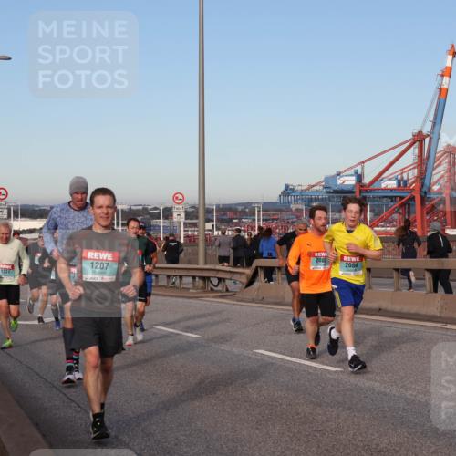 03.10.2024 - Köhlbrandbrückenlauf Matties Gatica Varas http://msf.ph/oto/7214314 03.10.2024 09:38:32 Position 2 500, 1331, 1207, 2083, 2084 meine-sportfotos.de
