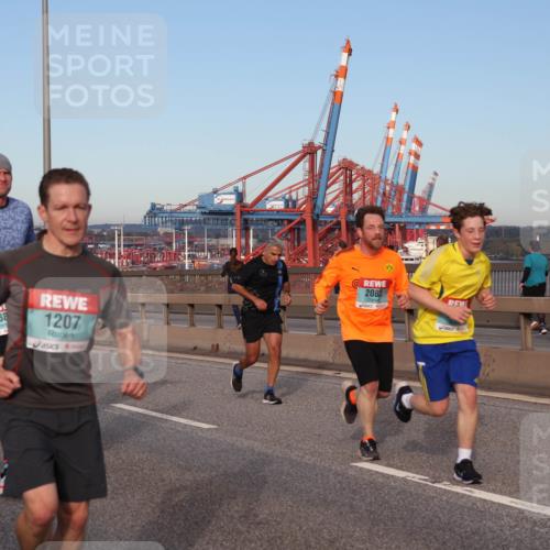 03.10.2024 - Köhlbrandbrückenlauf Matties Gatica Varas http://msf.ph/oto/7214365 03.10.2024 09:38:33 Position 2 1694, 688, 1207, 2083 meine-sportfotos.de