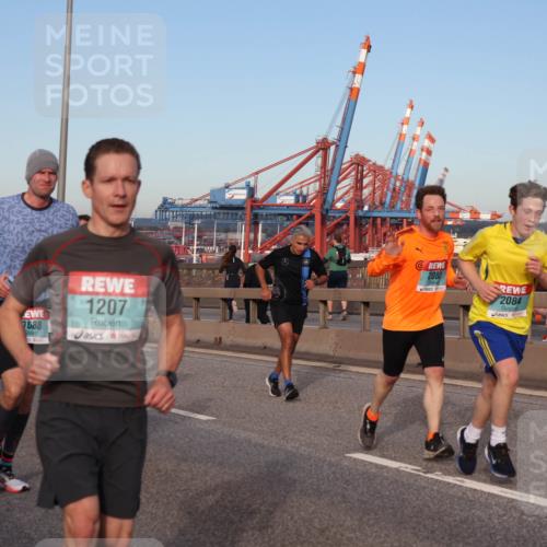 03.10.2024 - Köhlbrandbrückenlauf Matties Gatica Varas http://msf.ph/oto/7214372 03.10.2024 09:38:34 Position 2 1694, 688, 1207, 2083, 2084 meine-sportfotos.de